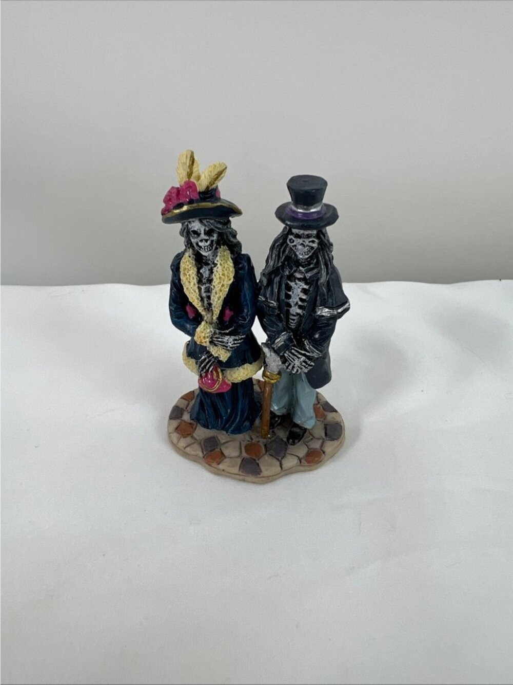 LEMAX SPOOKY TOWN VERY OLD COUPLE # 52101